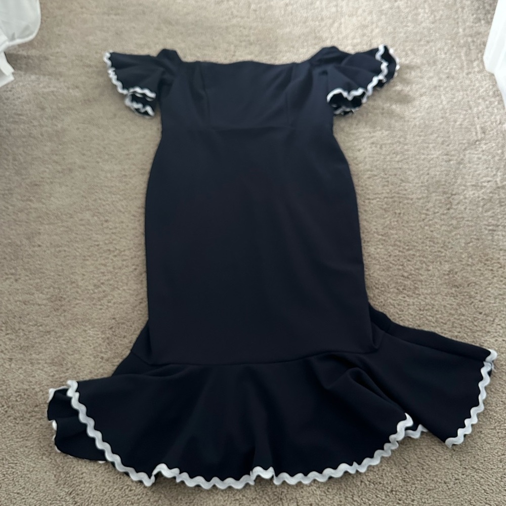 Queen Bee maternity dress. Size 12. NWT